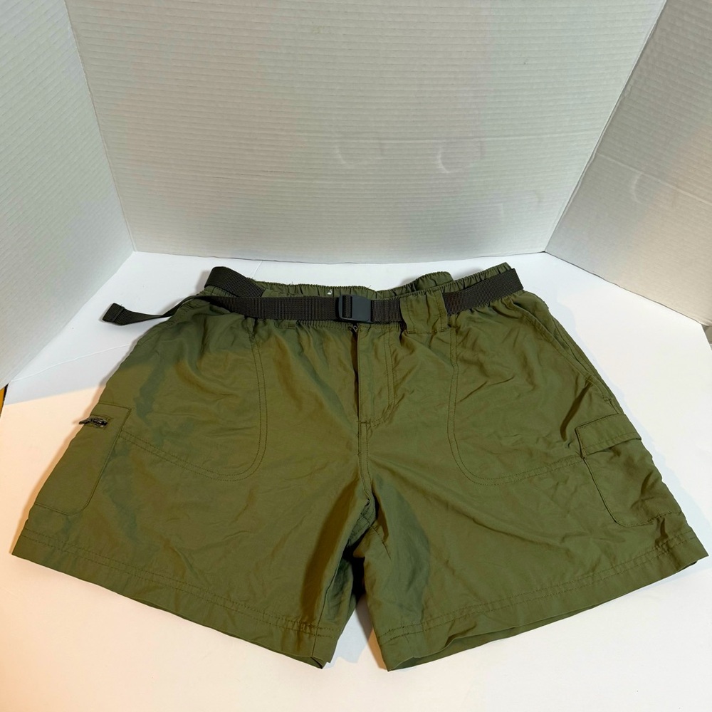 Women’s Columbia Active shorts olive green size M